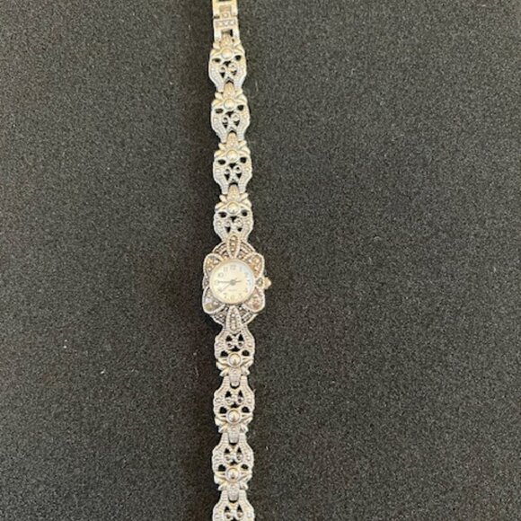 VINTAGE | Silver-tone Bracelet Watch Black Stones Filigree Band-NEW Battery - Picture 4 of 11